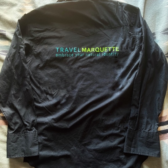 One-of-a-Kind Travel Marquette Men’s M Wrangler Button Down - Picture 4 of 5
